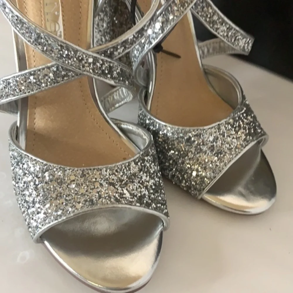 Liliana, HEELS